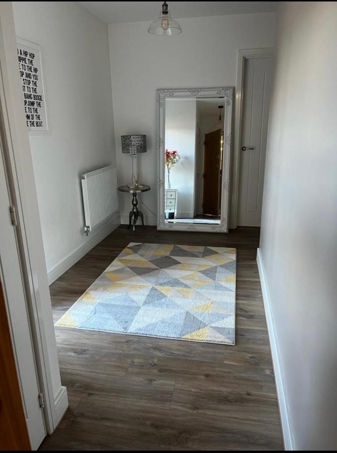 The Serlio Baroque Court Apartment Newport  Extérieur photo