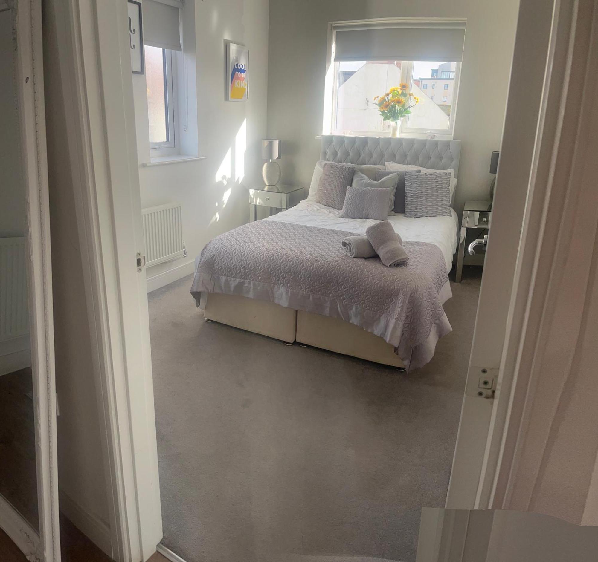 The Serlio Baroque Court Apartment Newport  Extérieur photo