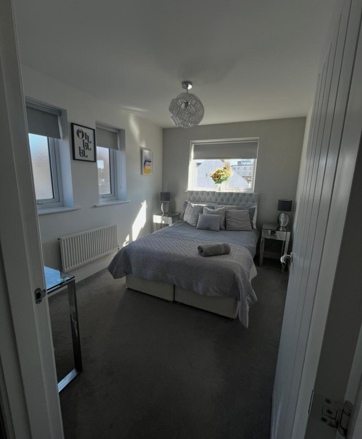 The Serlio Baroque Court Apartment Newport  Extérieur photo