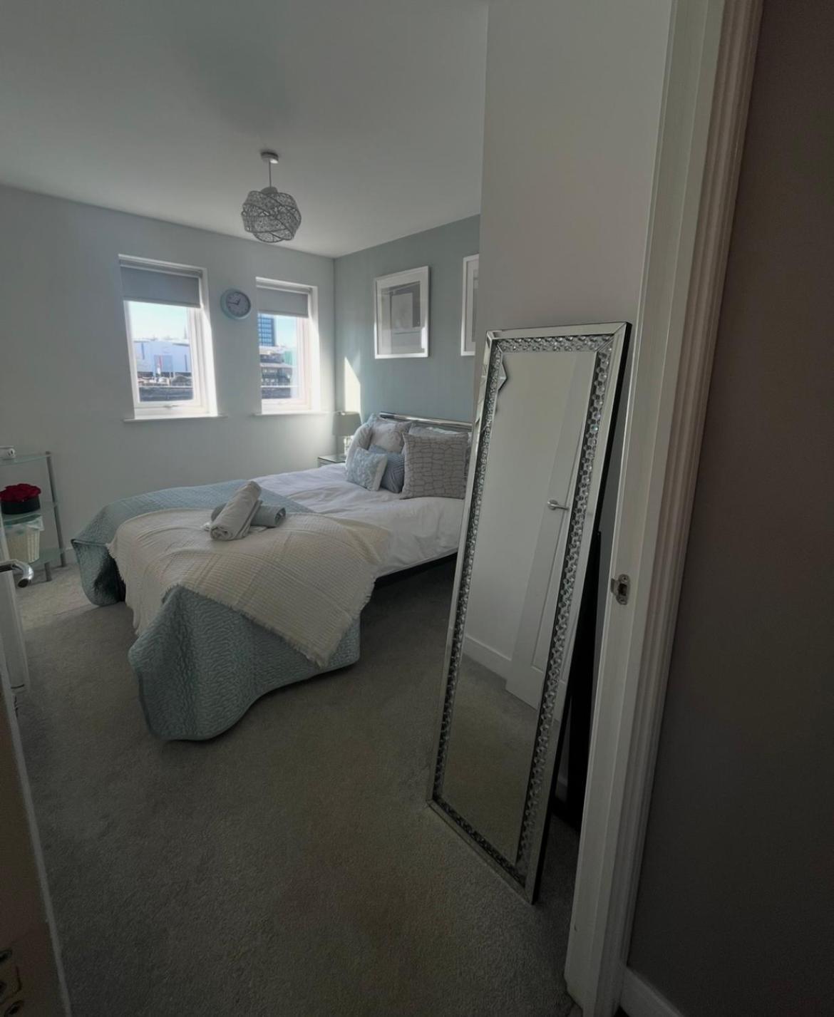The Serlio Baroque Court Apartment Newport  Extérieur photo